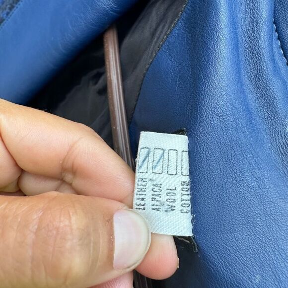 Vintage La Paz suri alpaca coat with leather trim. Size 16 - Picture 14 of 15